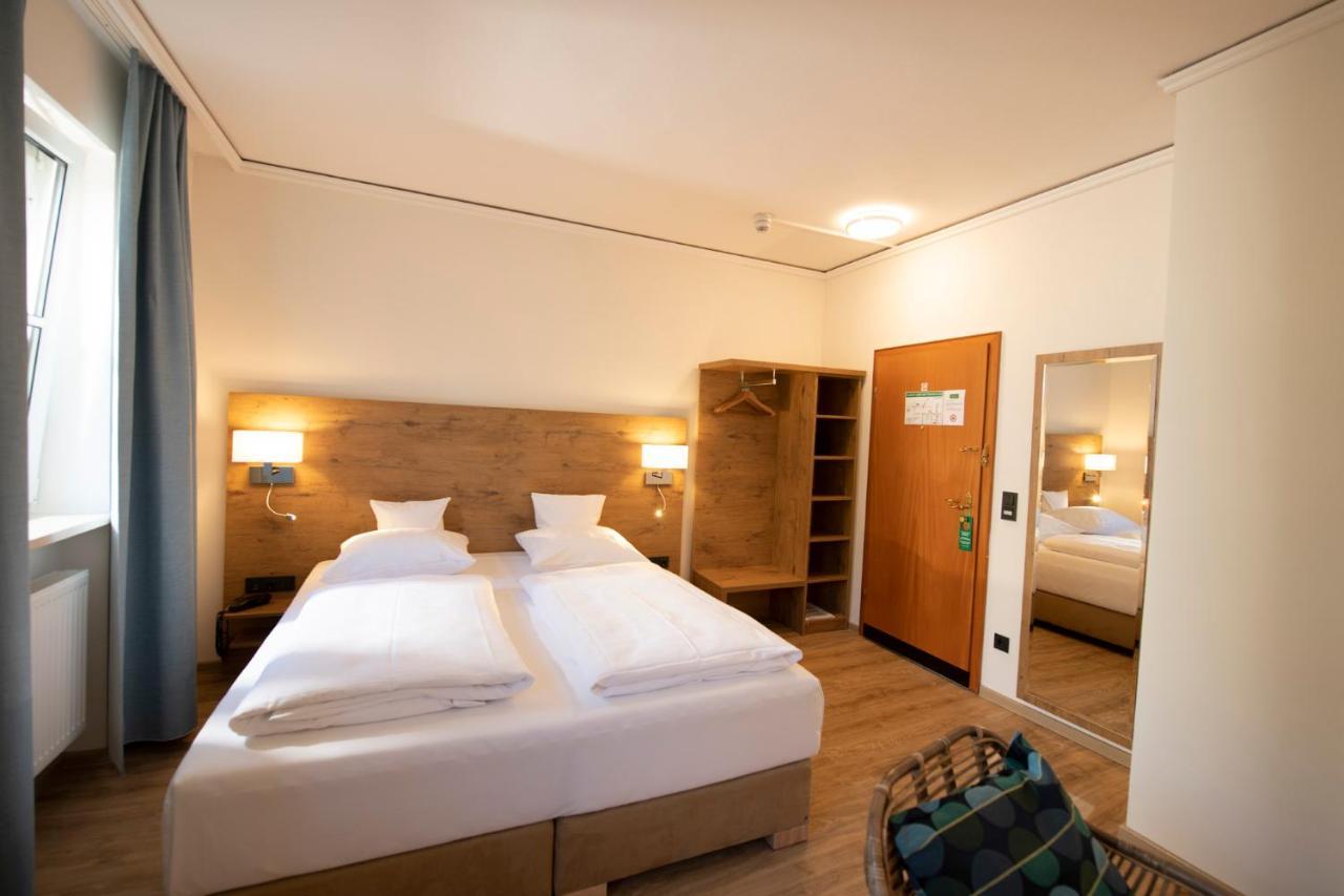 Landhotel Kauzenberg บาดครอยซ์นาค ภายนอก รูปภาพ